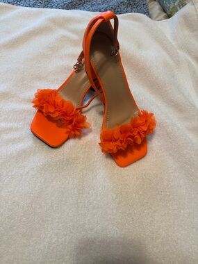 Shein women's NWOT orange heels square toe 3D floral design size EURO37